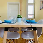 아파트 Tanin House - Three-bedroom Apartment, Sauna And Gym 10' Away From Borovets 사모코프